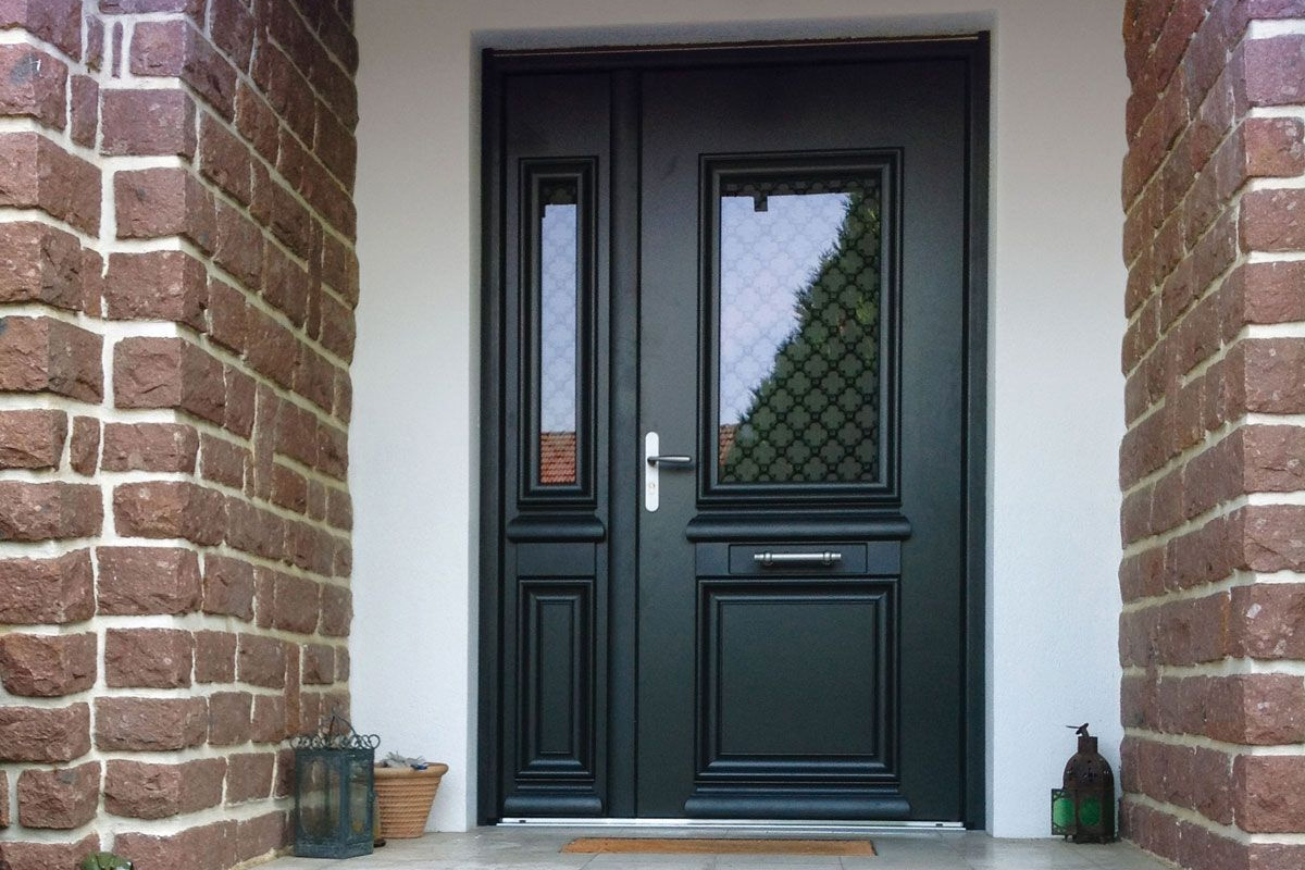 Вхідні двері в Чорному кольорі