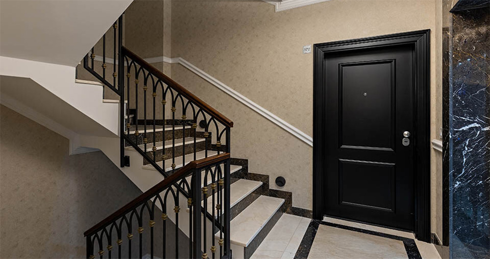 Вхідні двері у кольорі Венге