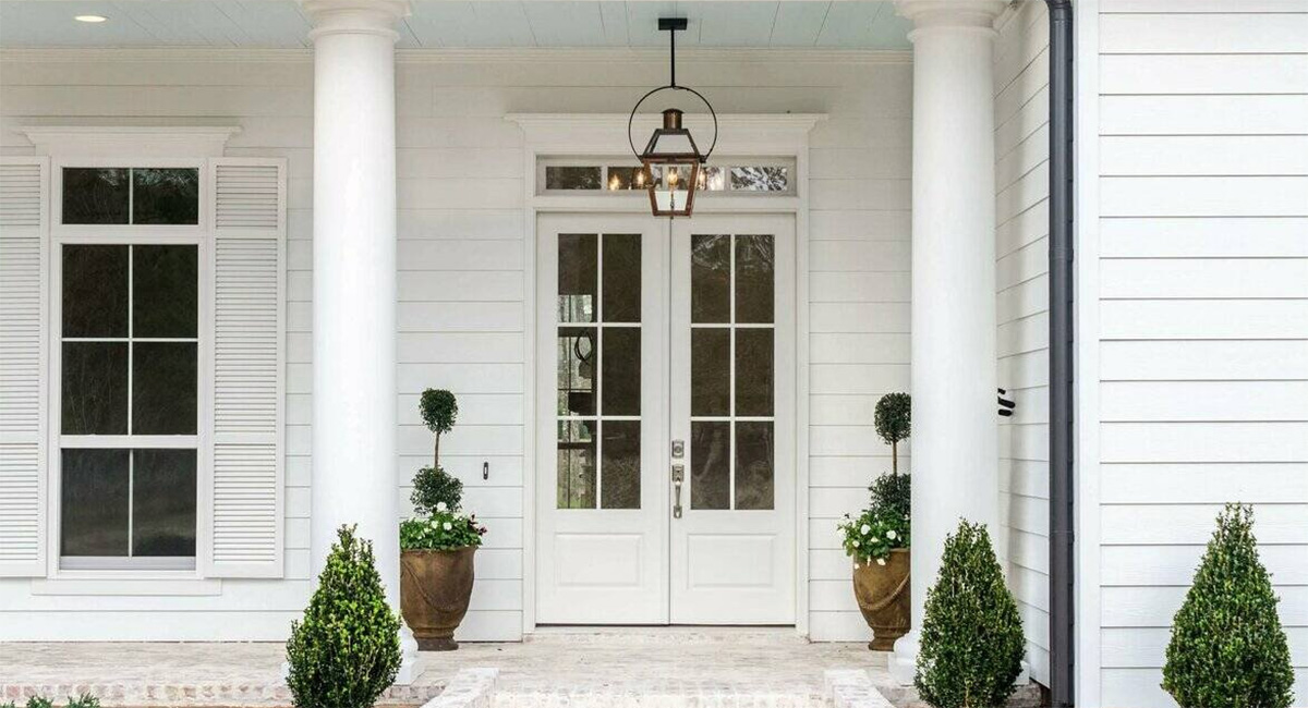 Вхідні двері у Світлих відтінках