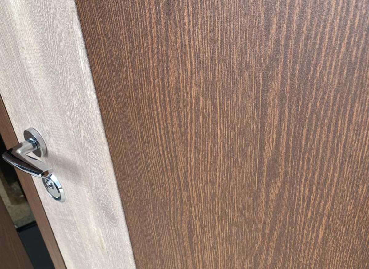 Вхідні двері з покриттям з оцинкованої сталі