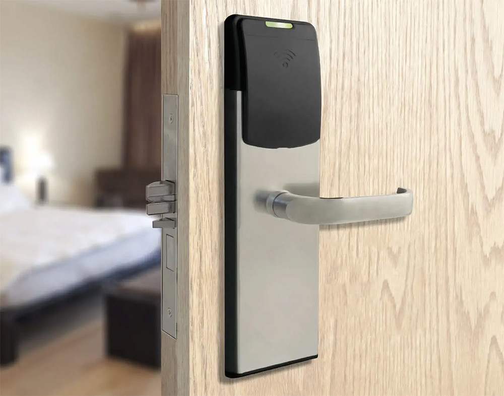 Замок вхідних дверей з RFID-транспондерам