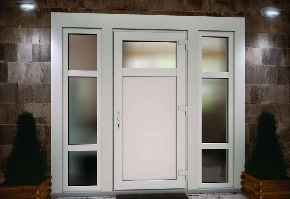 Пластикові вхідні двері