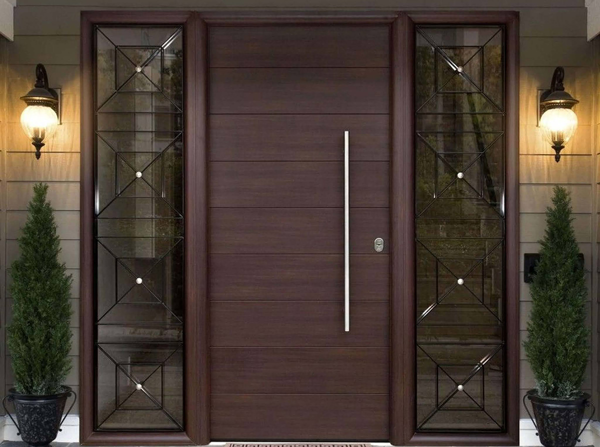 Коричневі вхідні двері